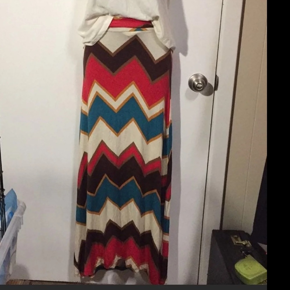 Beautiful chevron print skirt
